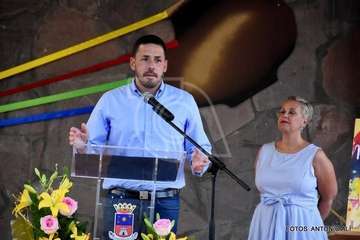 Pregón de La Viña a cargo del alcalde de Telde y actuación del humorista Maestro Florido (Foto Antonio Alí y TA)